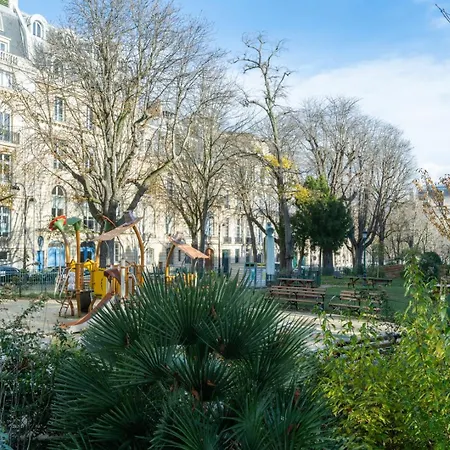 Katun - 1 à Trocadéro Parigi